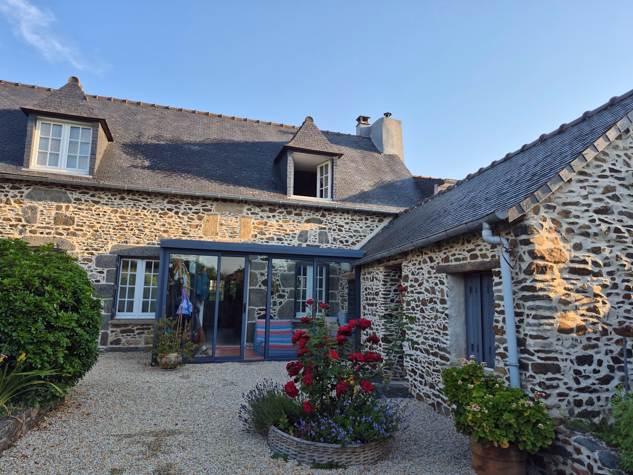 Escale Tagarine — Une maison ancienne, entre champs et forêt